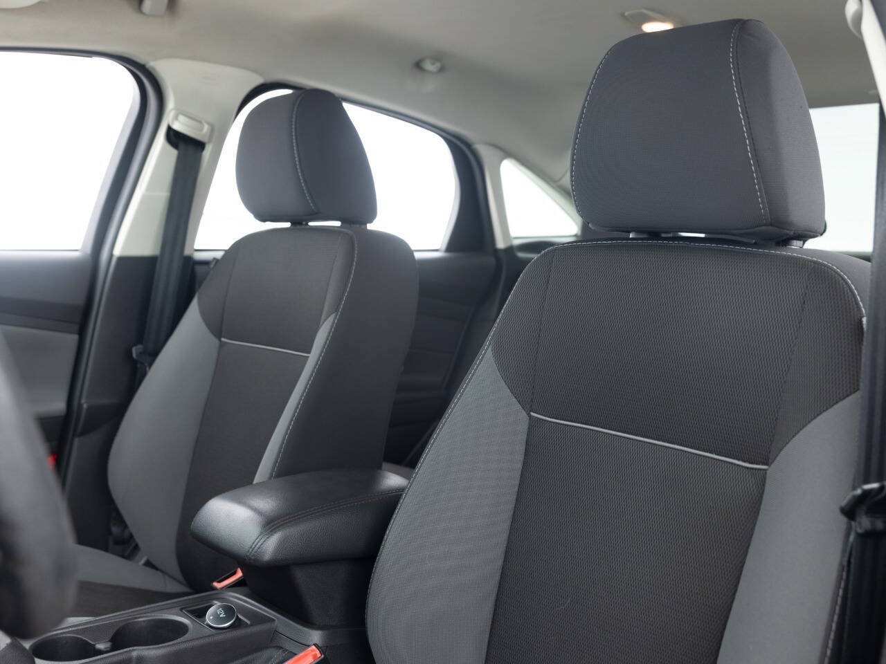 Used 2013 Ford Focus SE FWD image 22