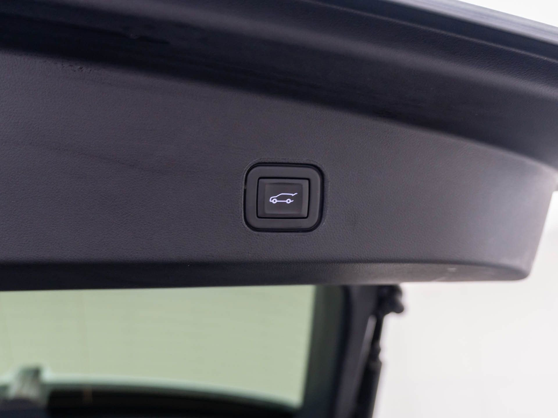 Certified 2025 Cadillac Lyriq Luxury w/ LPO, Floor Liner Package AWD/4WD image 37