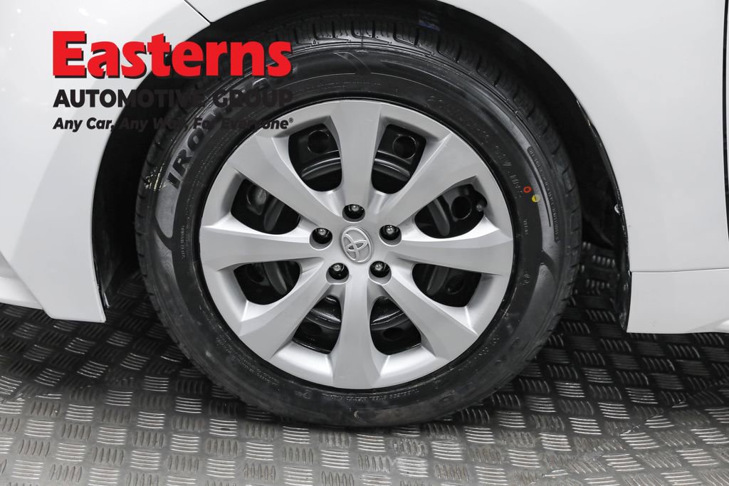 Used 2024 Toyota Corolla LE image 32