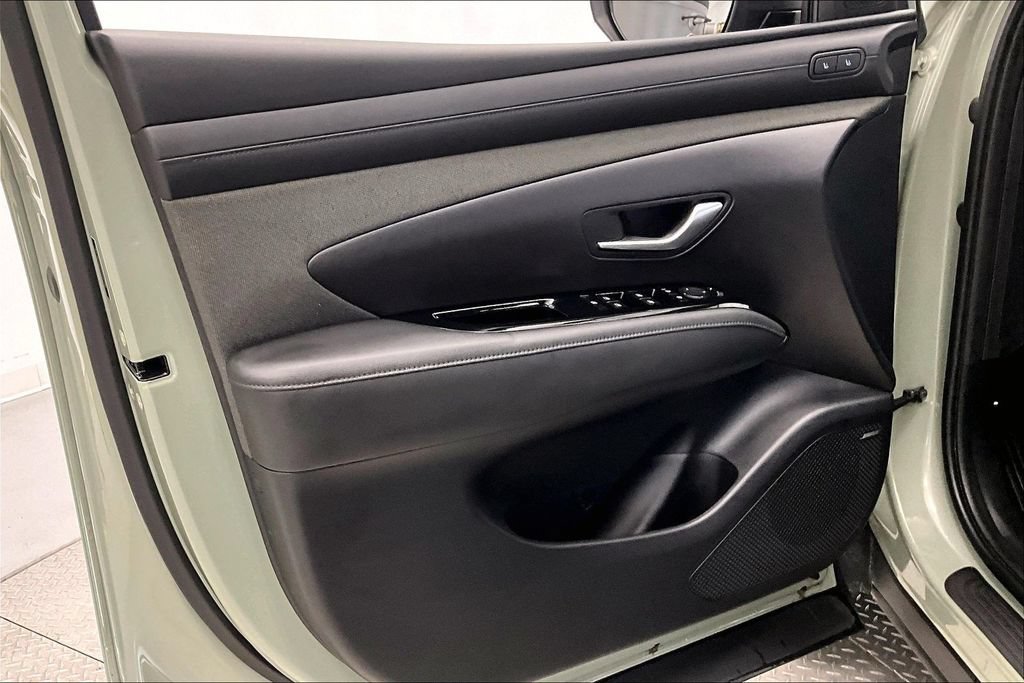Certified 2025 Hyundai Santa Cruz Limited AWD/4WD image 18