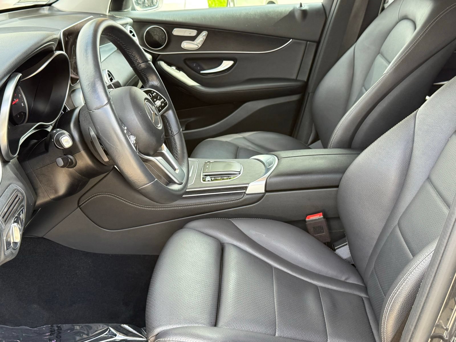 Used 2021 Mercedes-Benz GLC 300 w/ Premium Package image 25