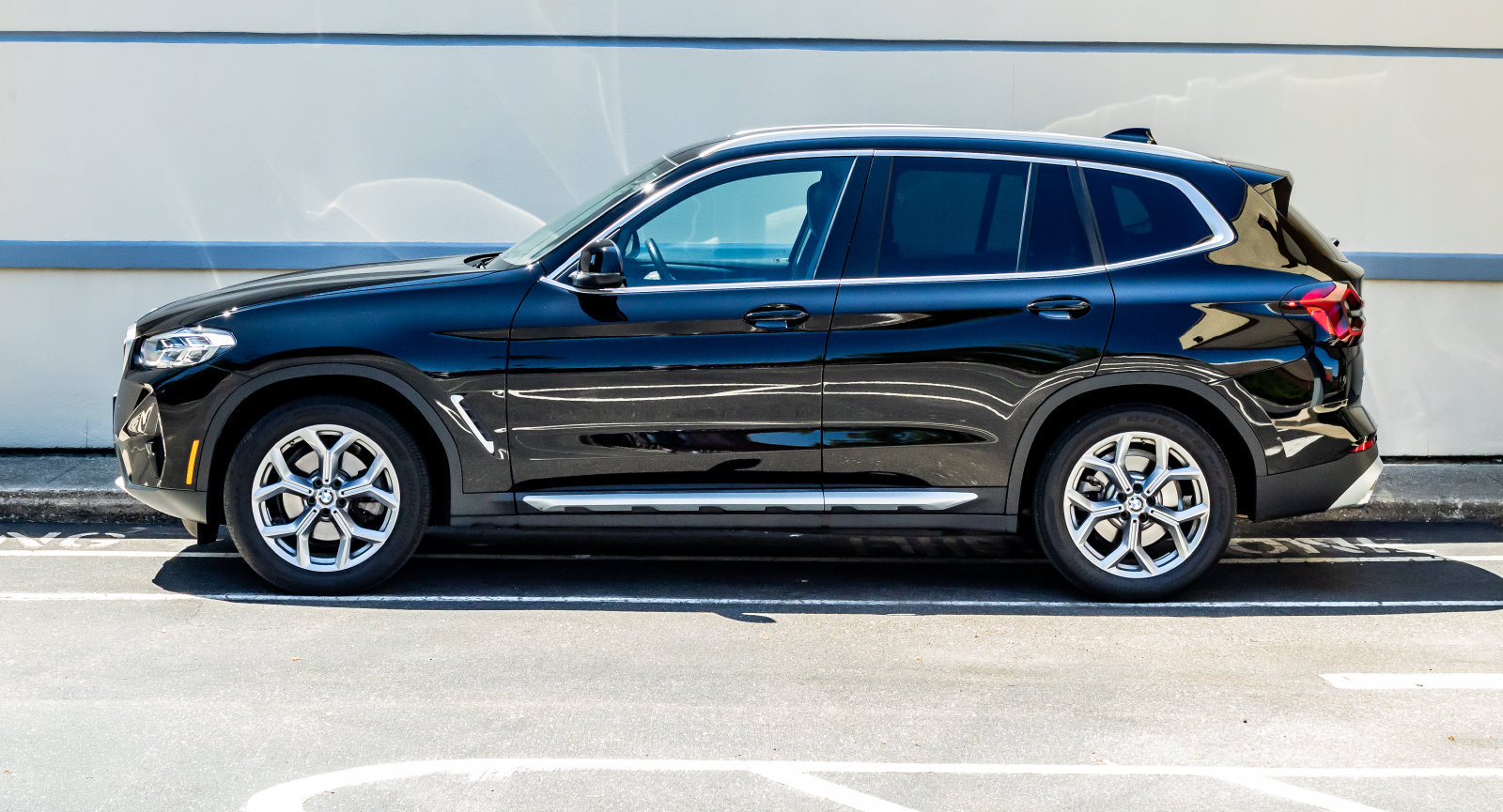 Used 2023 BMW X3 xDrive30i w/ Convenience Package AWD/4WD image 4