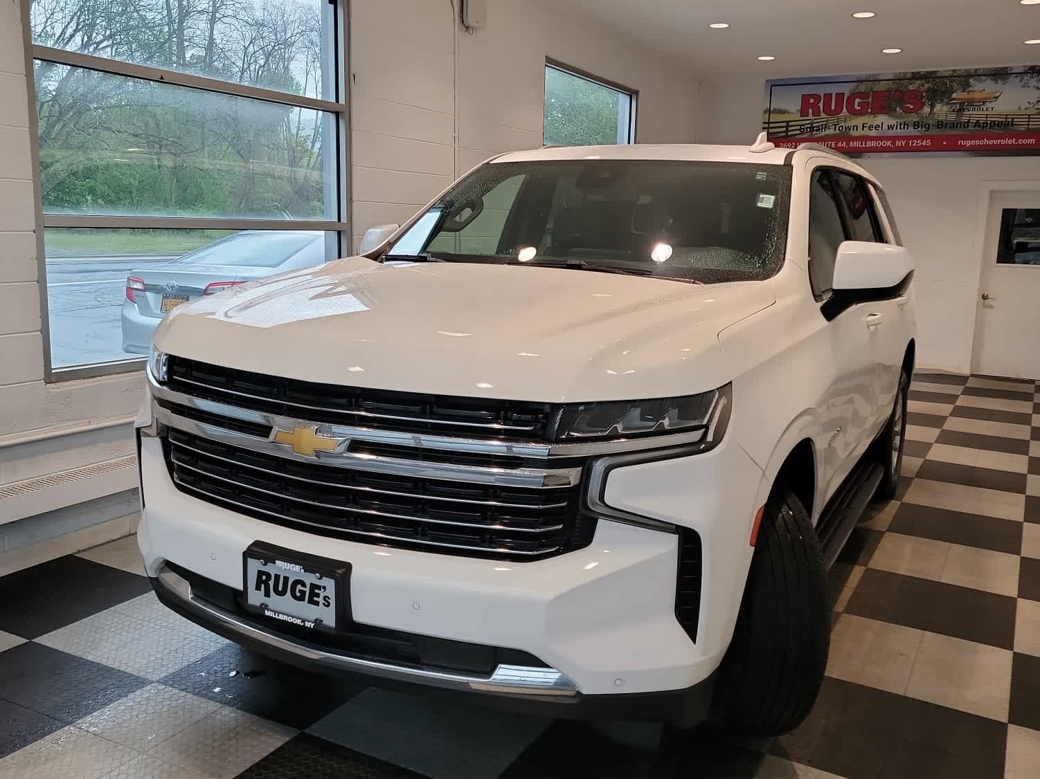 Used 2024 Chevrolet Tahoe LT AWD/4WD image 2