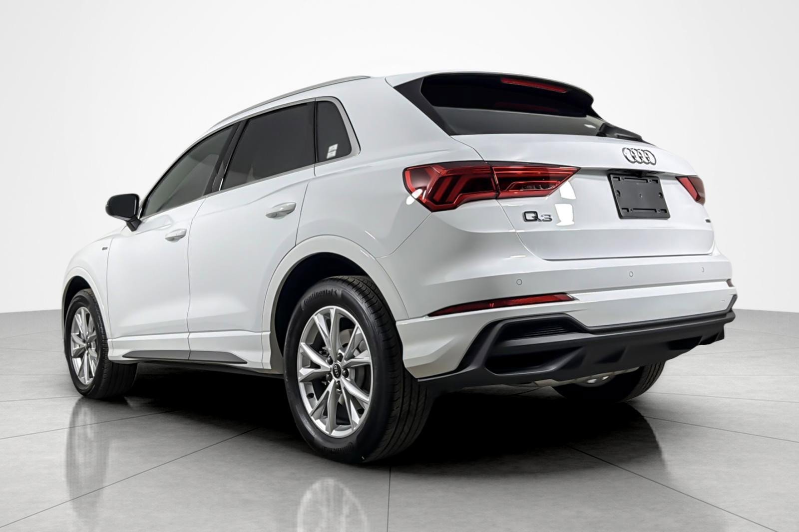 Used 2025 Audi Q3 2.0T Premium w/ Convenience Package AWD/4WD image 3