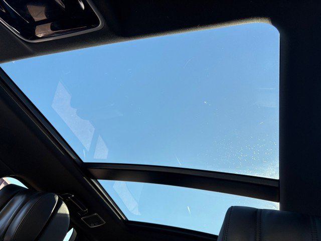 Used 2017 Land Rover Range Rover HSE image 4