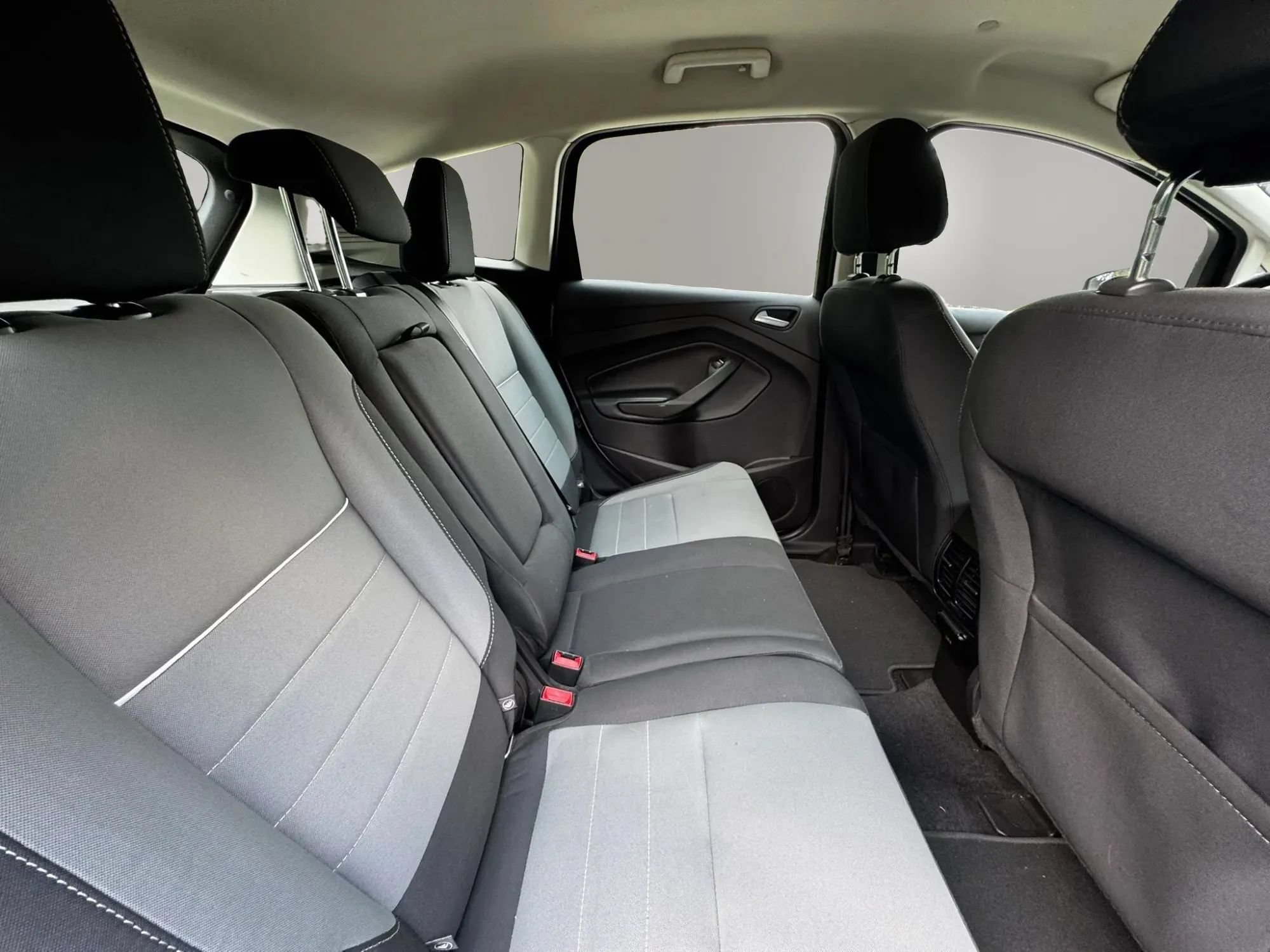 Used 2015 Ford C-MAX SE w/ Equipment Group 203A FWD image 16