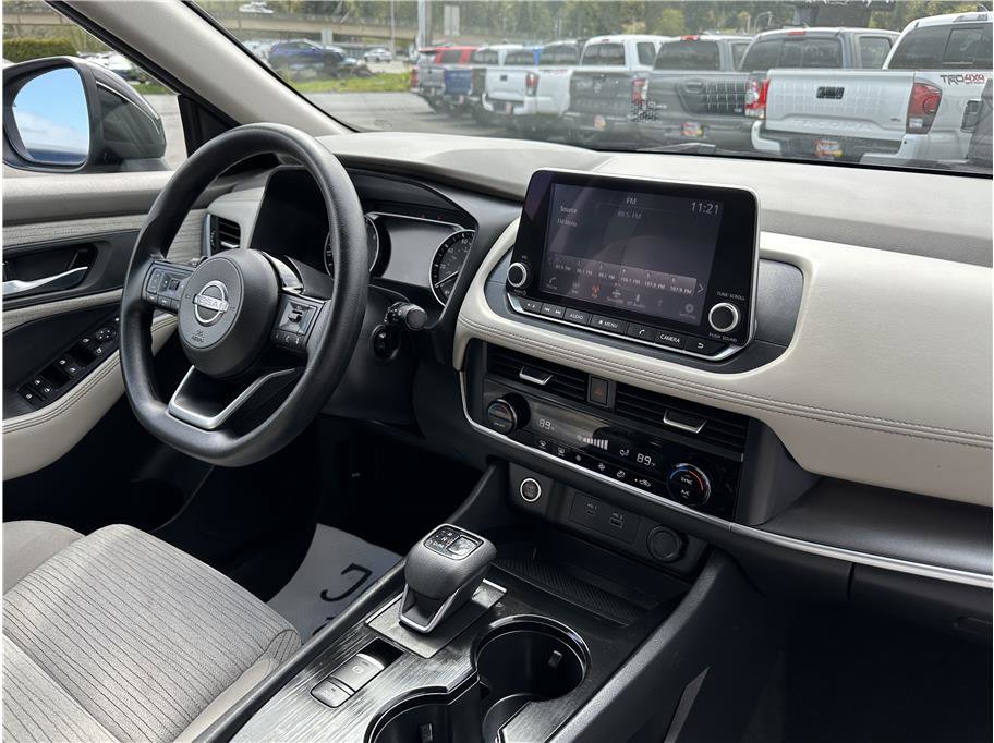 Used 2023 Nissan Rogue SV image 24