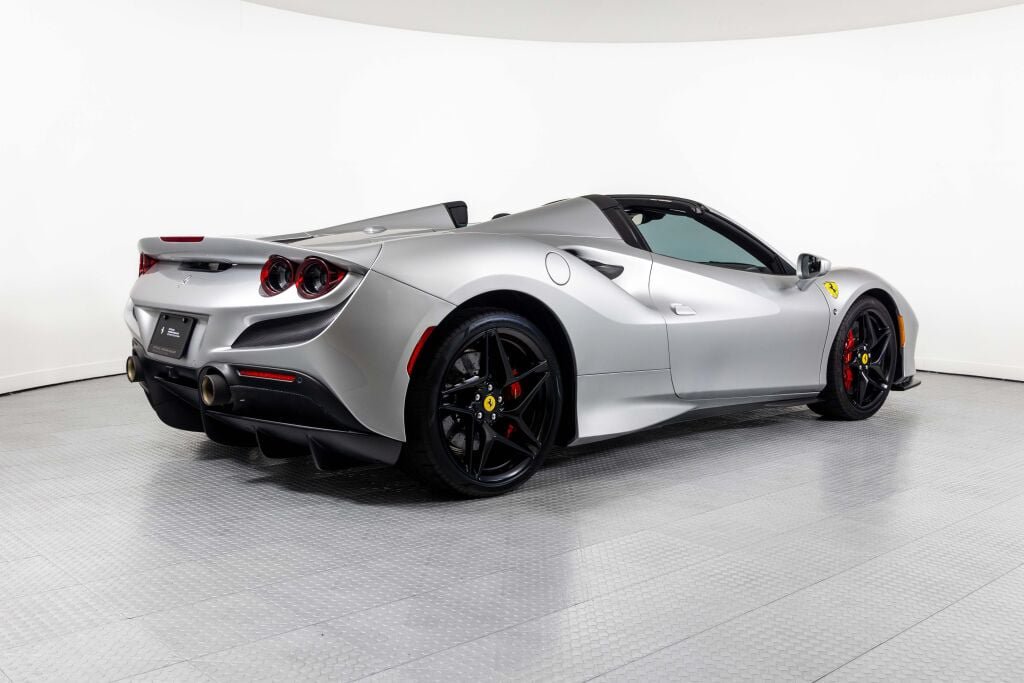 Used 2022 Ferrari F8 Tributo RWD image 10