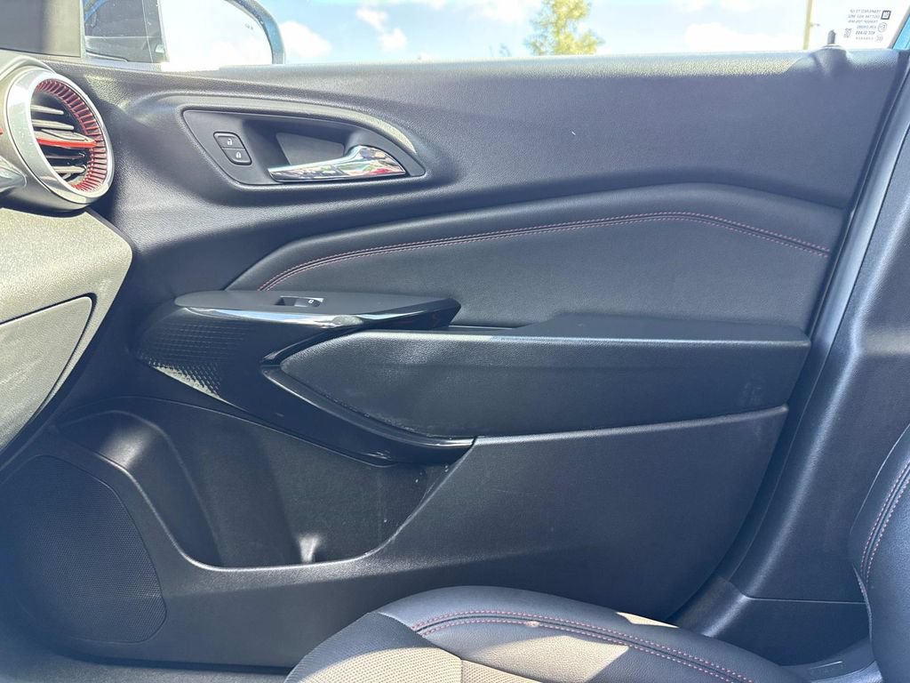 Used 2025 Chevrolet Trax RS w/ Driver Confidence Package FWD image 26