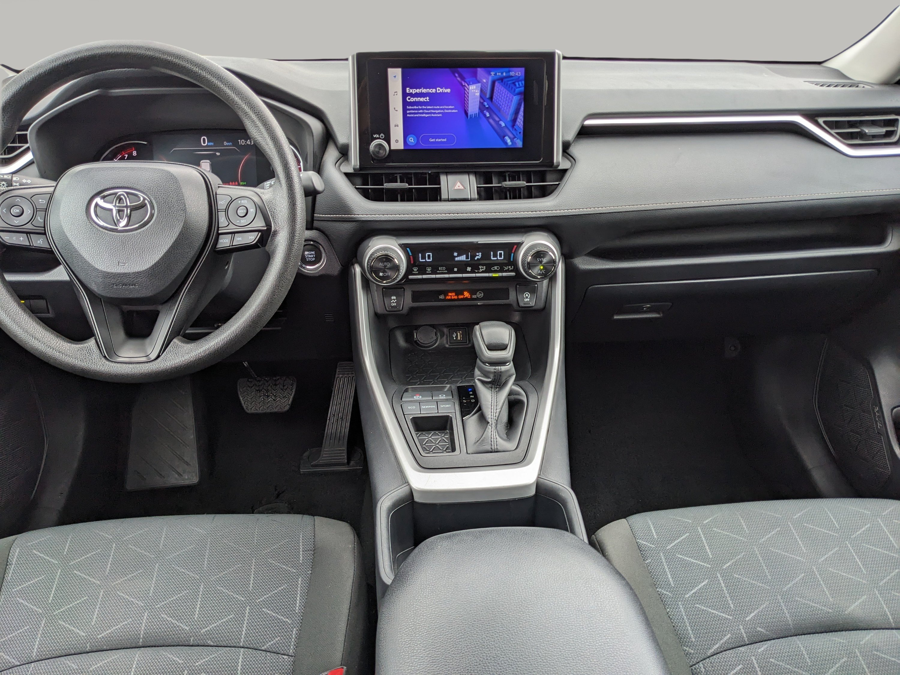Used 2025 Toyota RAV4 XLE FWD image 15