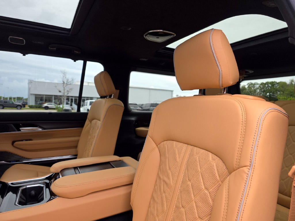 New 2027 Jeep Grand Wagoneer Summit AWD/4WD image 23