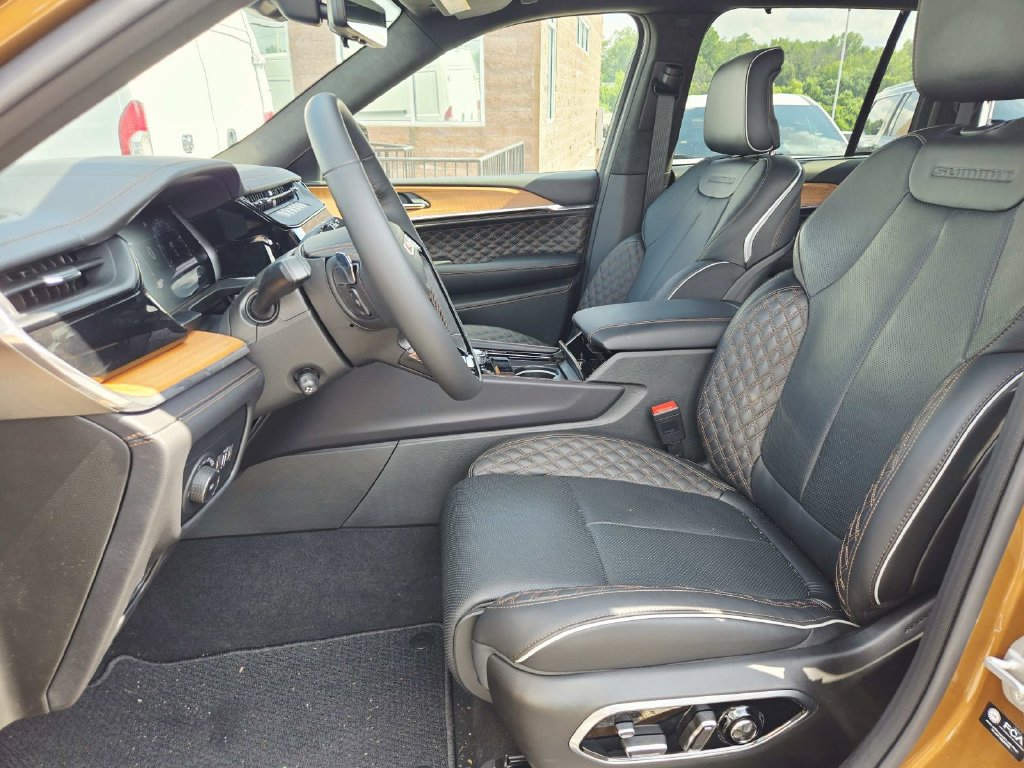 Used 2026 Jeep Grand Cherokee Summit w/ Obsidian Package AWD/4WD image 12
