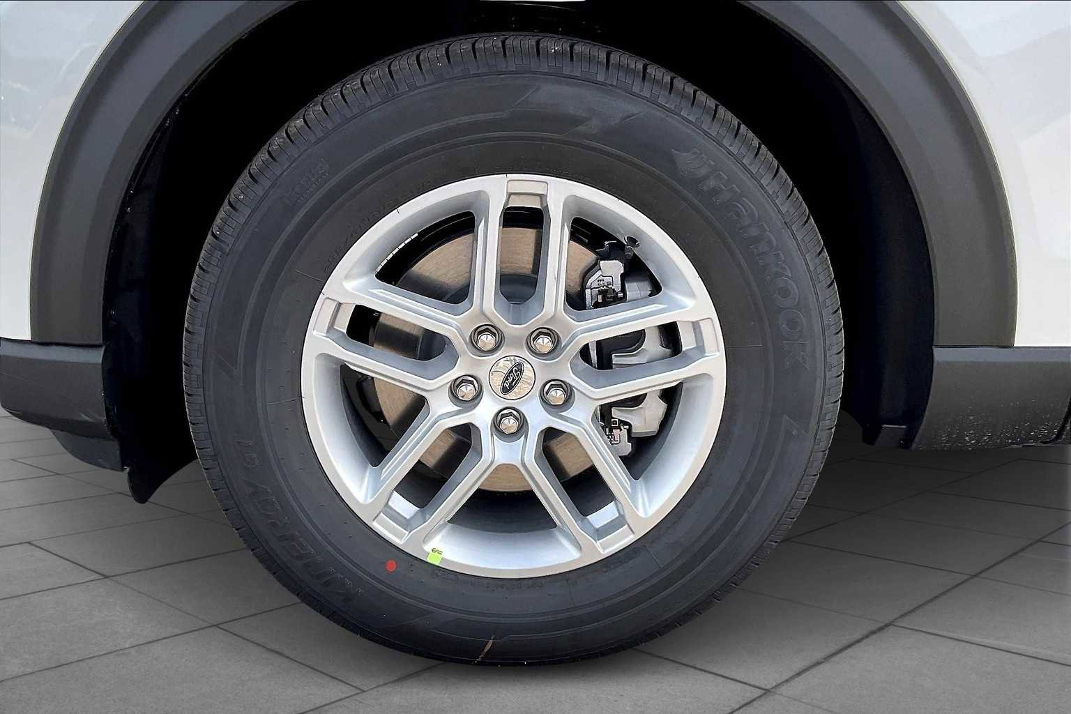 New 2025 Ford Explorer Active w/ Active Comfort Package image 11