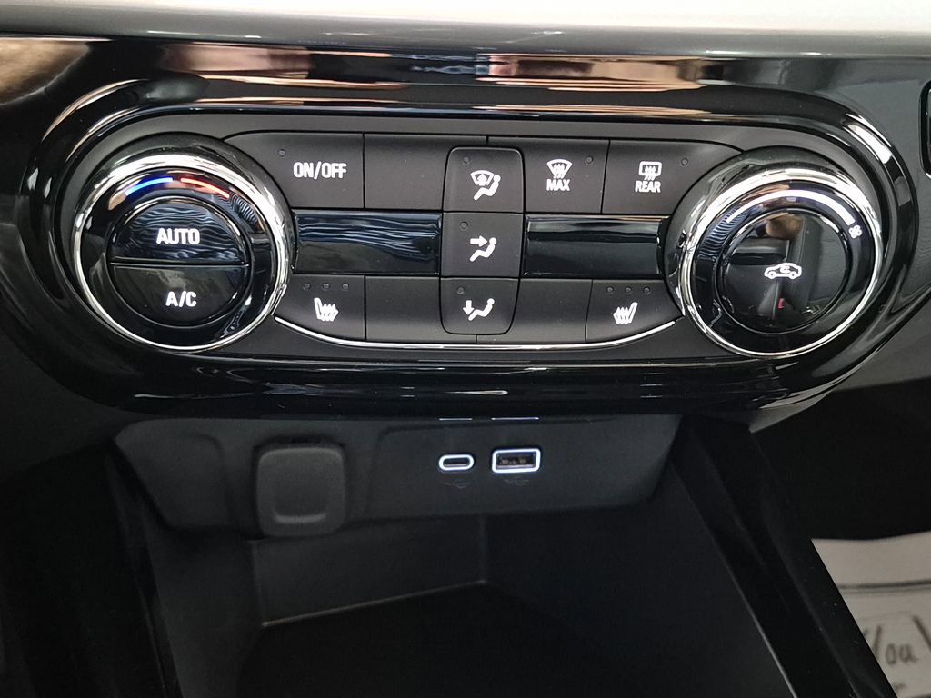 New 2026 Chevrolet Trax LT w/ Driver Confidence Package FWD image 18