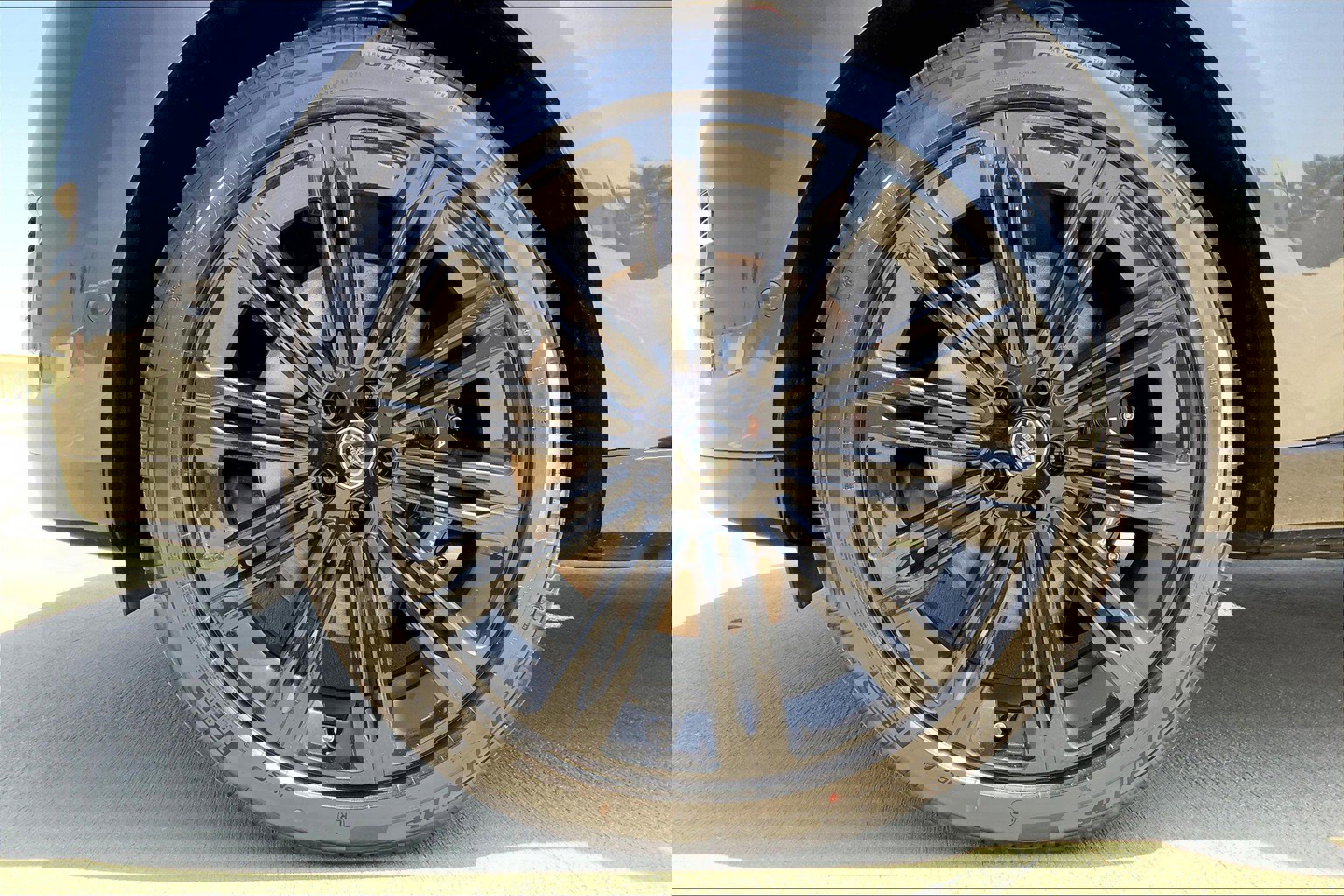 New 2025 Land Rover Range Rover Long Wheelbase SE image 17