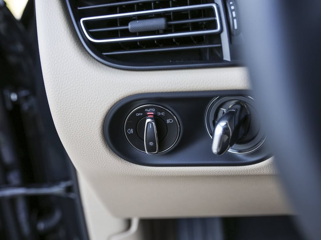 Certified 2026 Porsche Macan AWD/4WD image 21