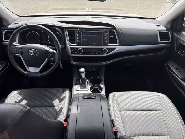 Used 2018 Toyota Highlander Plus FWD image 13