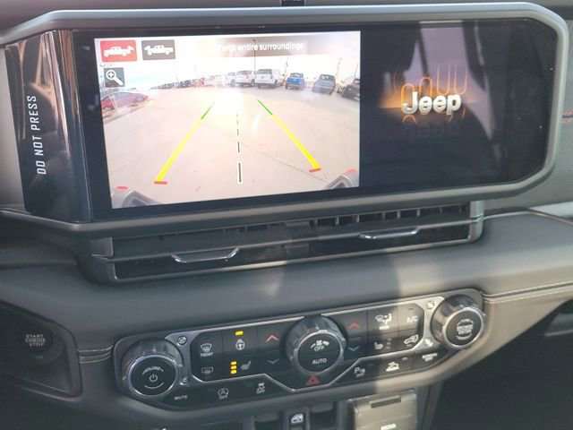 Used 2025 Jeep Gladiator Rubicon AWD/4WD image 17