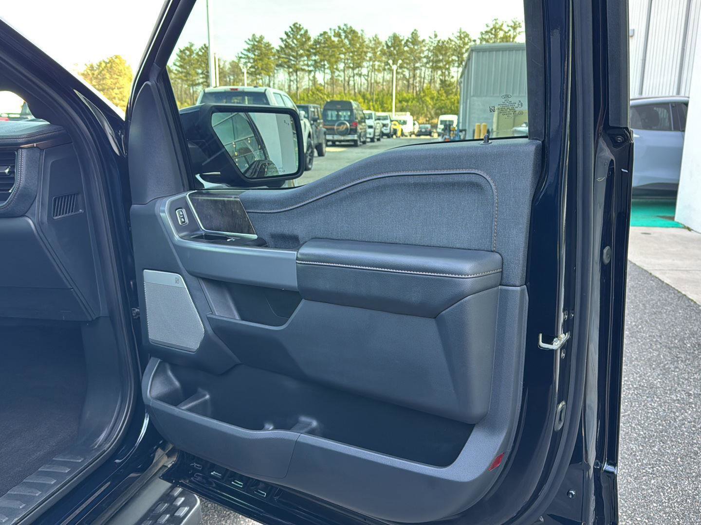 Used 2023 Ford F150 Lightning Lariat image 12