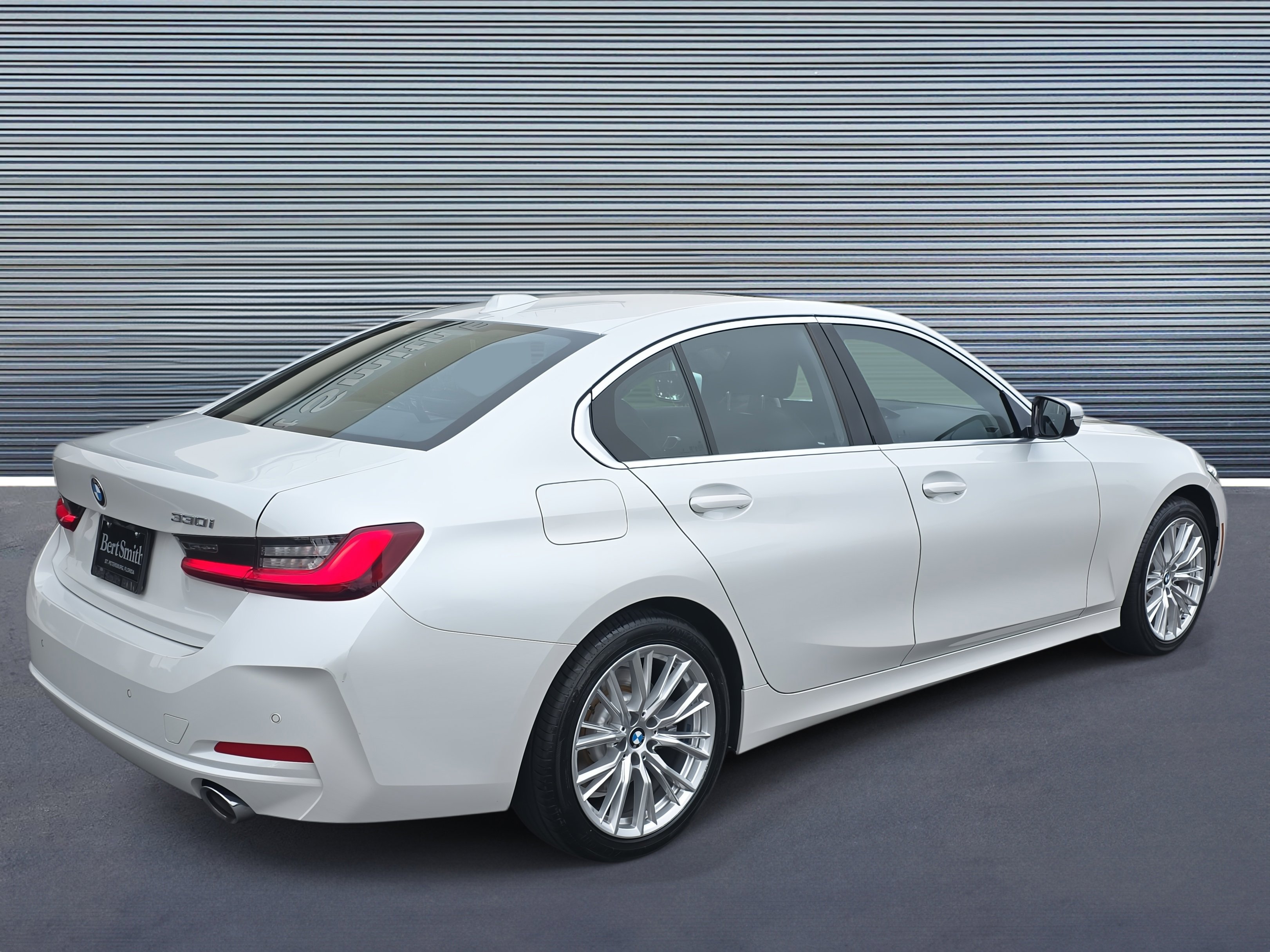 Used 2024 BMW 330i Sedan image 3