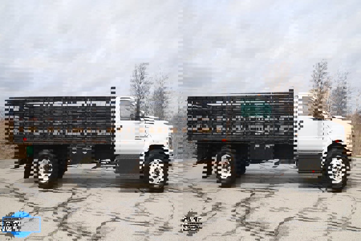 Used 2018 Ford F750 2WD Regular Cab Super Duty image 2