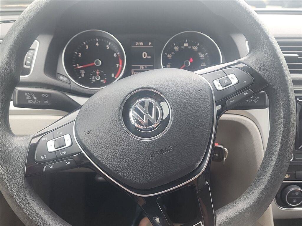 Used 2016 Volkswagen Passat 1.8T S FWD image 13