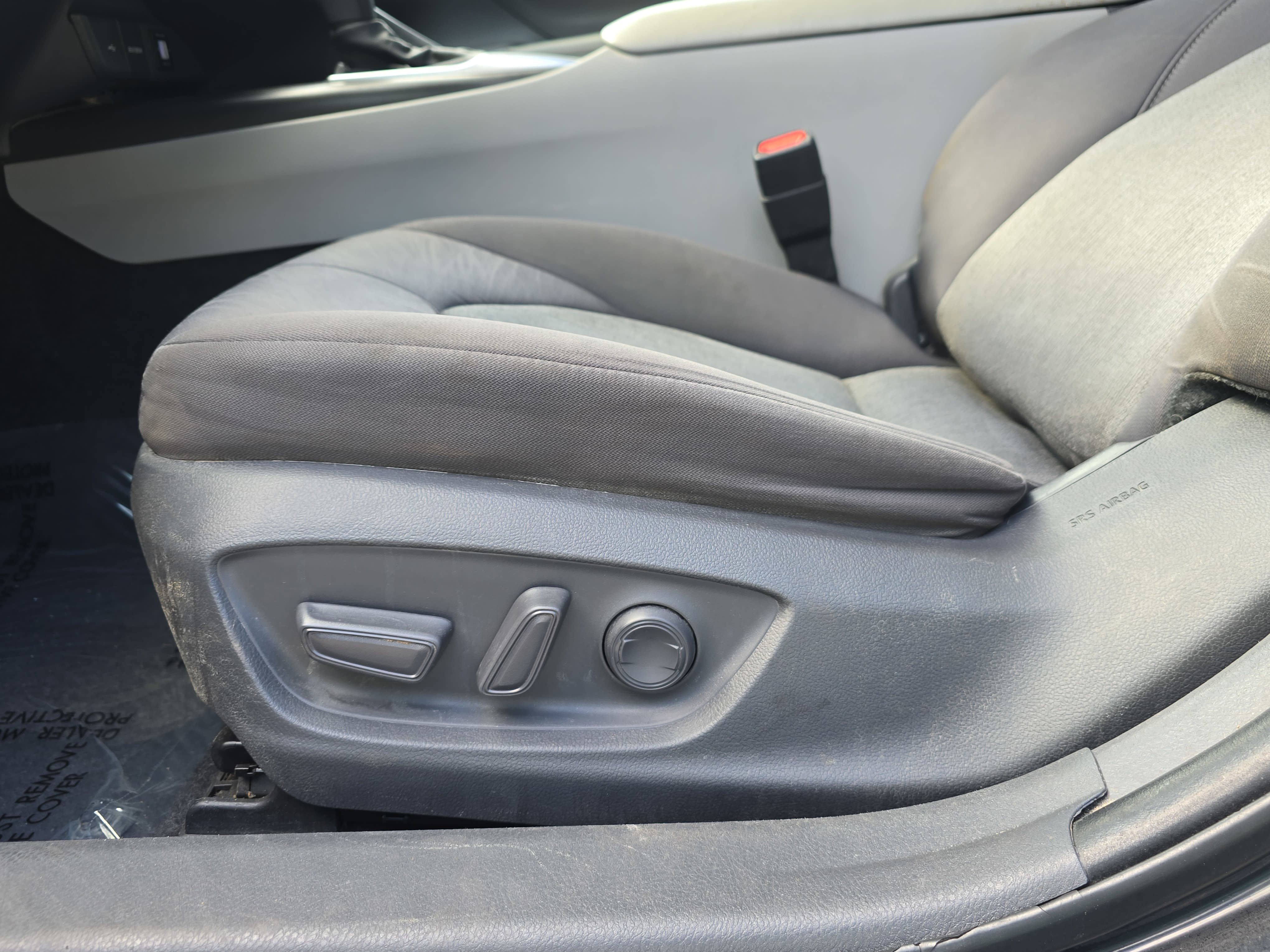 Used 2021 Toyota Camry LE FWD image 28