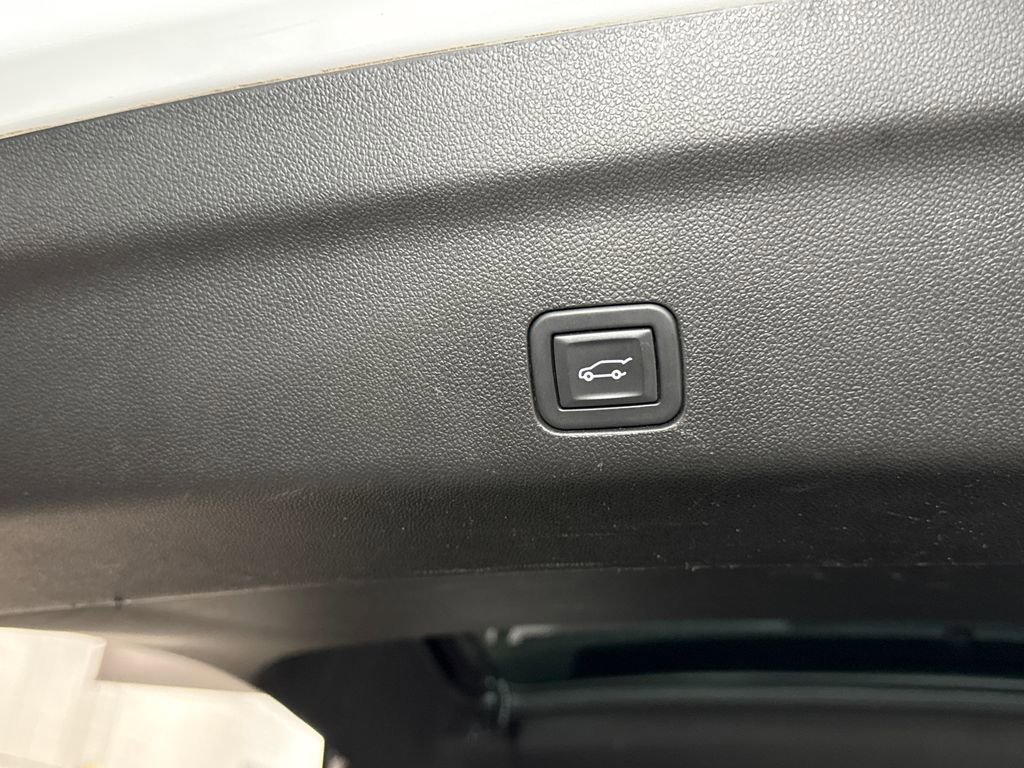 Used 2023 Chevrolet Suburban LT w/ Luxury Package image 15