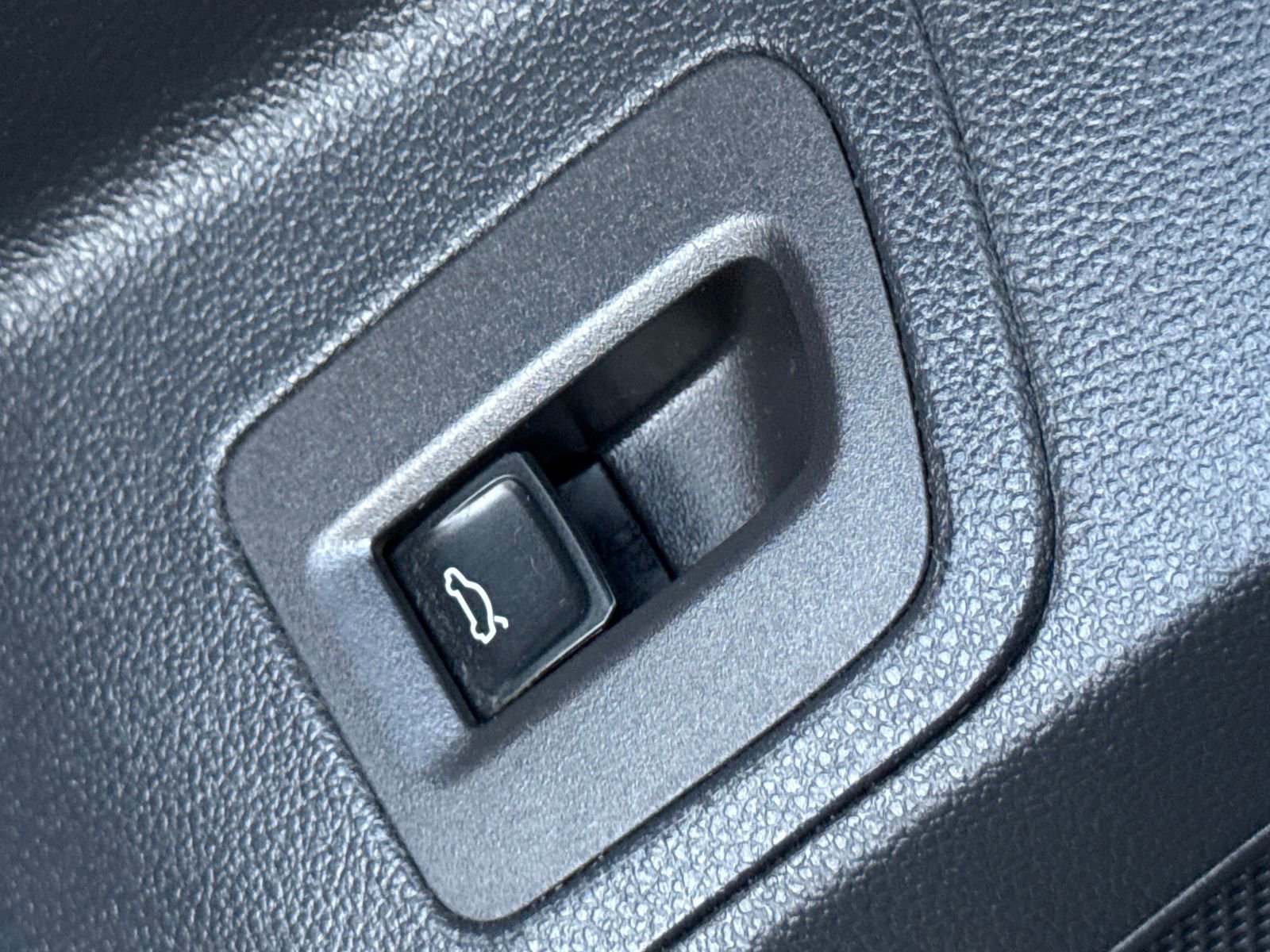 Certified 2023 Volkswagen Atlas Cross Sport SEL Premium R-Line image 30