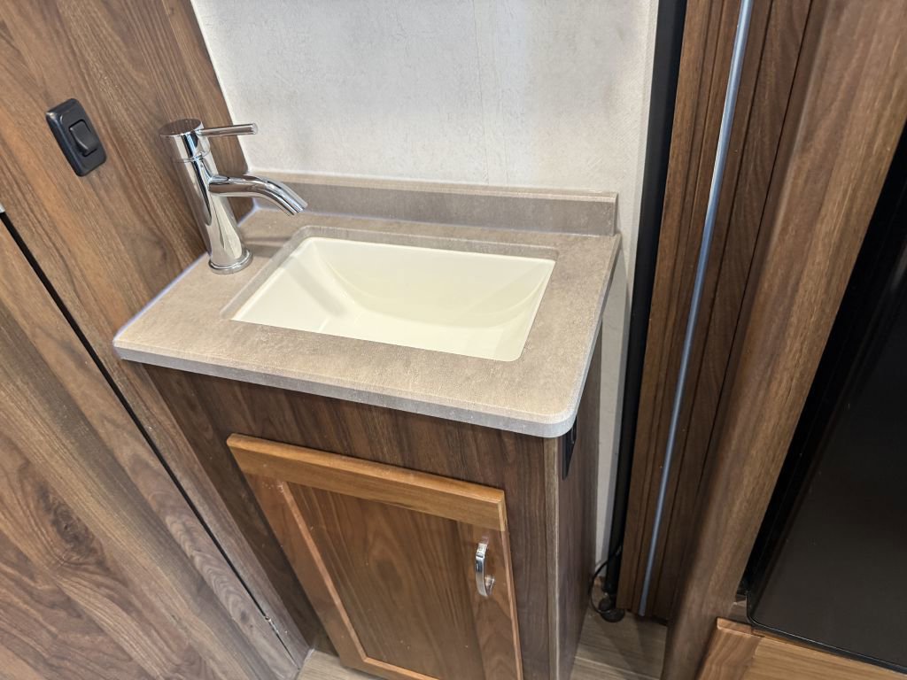 Used 2019 Mercedes-Benz Sprinter 170 image 64