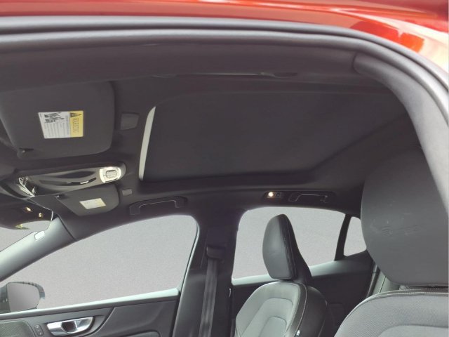 Used 2019 Volvo S60 T6 R-Design AWD/4WD image 18