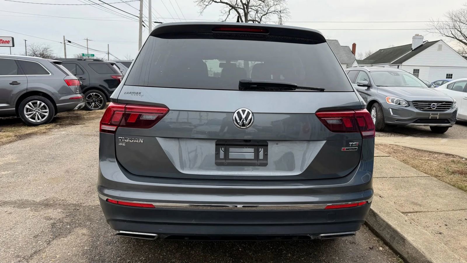 Used 2018 Volkswagen Tiguan SE w/ Panoramic Sunroof Package image 7