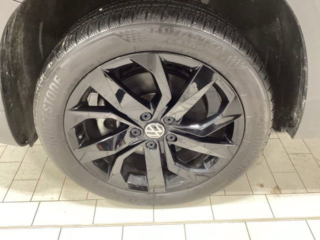 Certified 2023 Volkswagen Taos SE w/ Black Wheel Package image 19