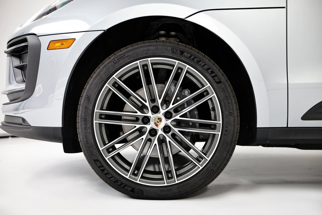Certified 2026 Porsche Macan AWD/4WD image 13