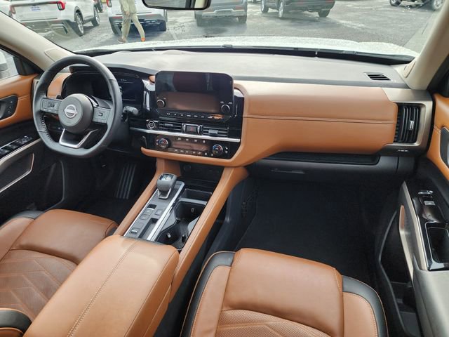 Used 2024 Nissan Pathfinder Platinum w/ Cargo Package image 19