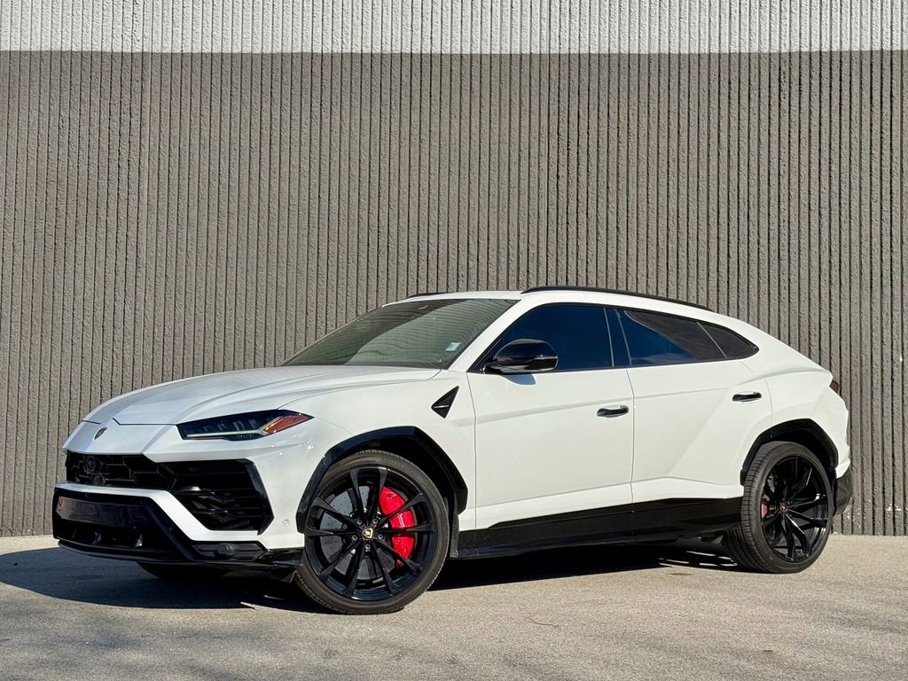 Used 2021 Lamborghini Urus image 2
