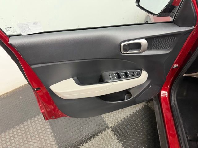 Certified 2024 Hyundai Venue SEL image 22