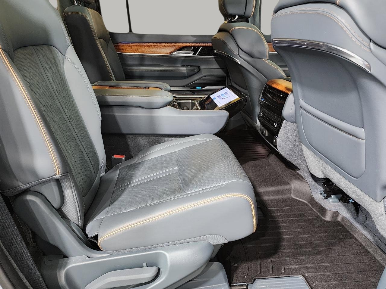 Used 2022 Jeep Grand Wagoneer Series II w/ Premium Group II image 28