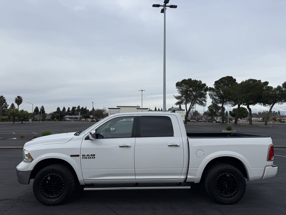 Used 2017 RAM 1500 Laramie w/ Convenience Group AWD/4WD image 4