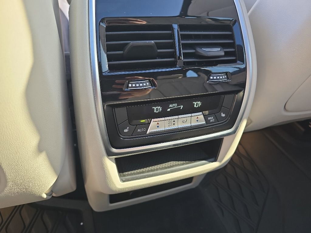 Used 2025 BMW X5 xDrive40i w/ M Sport Package AWD/4WD image 13