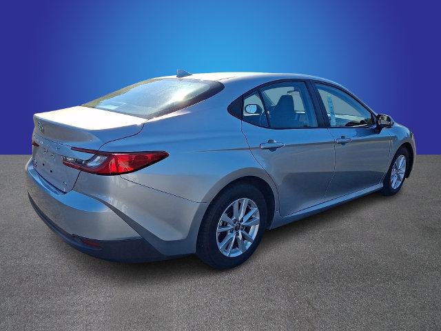 Used 2025 Toyota Camry LE FWD image 4