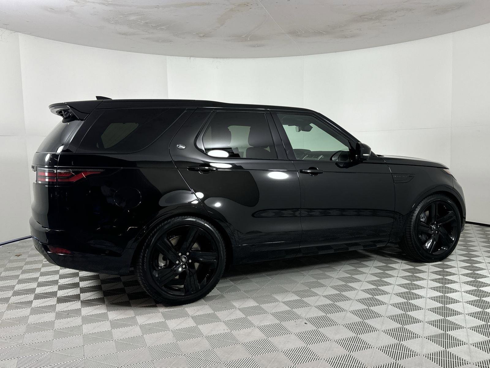 Certified 2025 Land Rover Discovery Dynamic SE image 6