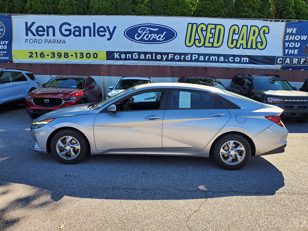 Used 2022 Hyundai Elantra SE FWD image 3
