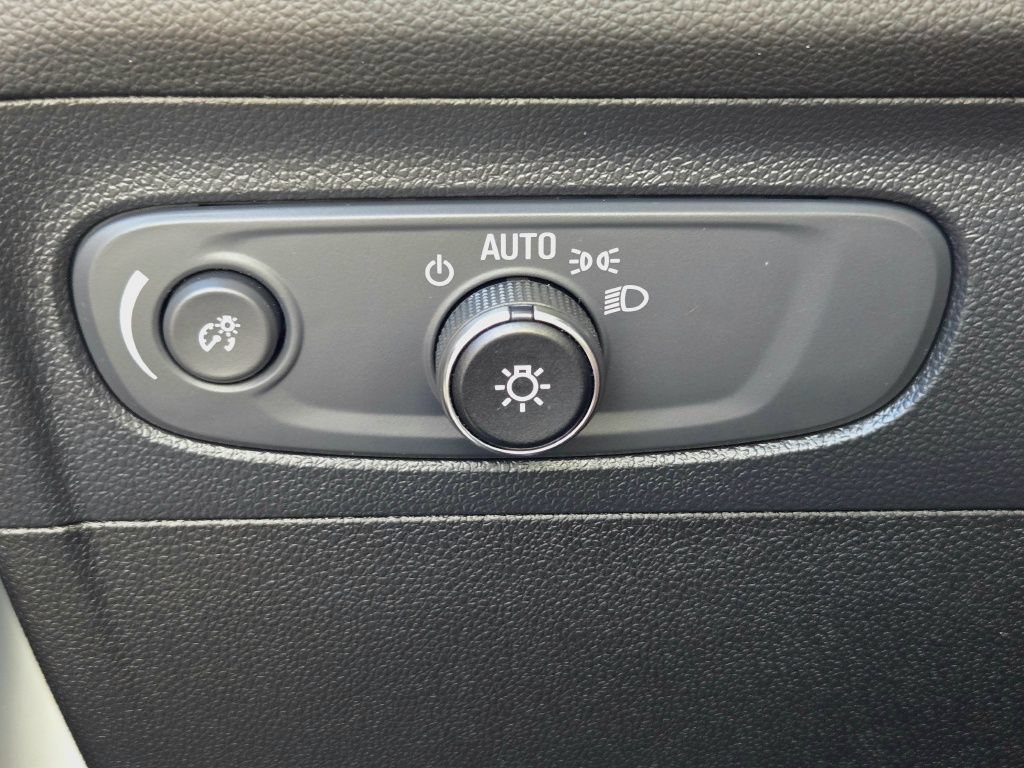 Used 2023 Buick Envision Essence w/ Sport Touring Package AWD/4WD image 36
