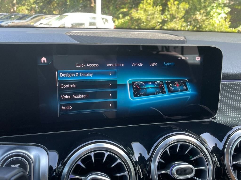 Used 2021 Mercedes-Benz GLB 250 4MATIC w/ Premium Package image 21