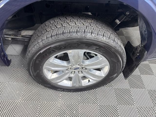 Used 2017 Ford F150 Platinum w/ Equipment Group 701A Luxury image 10