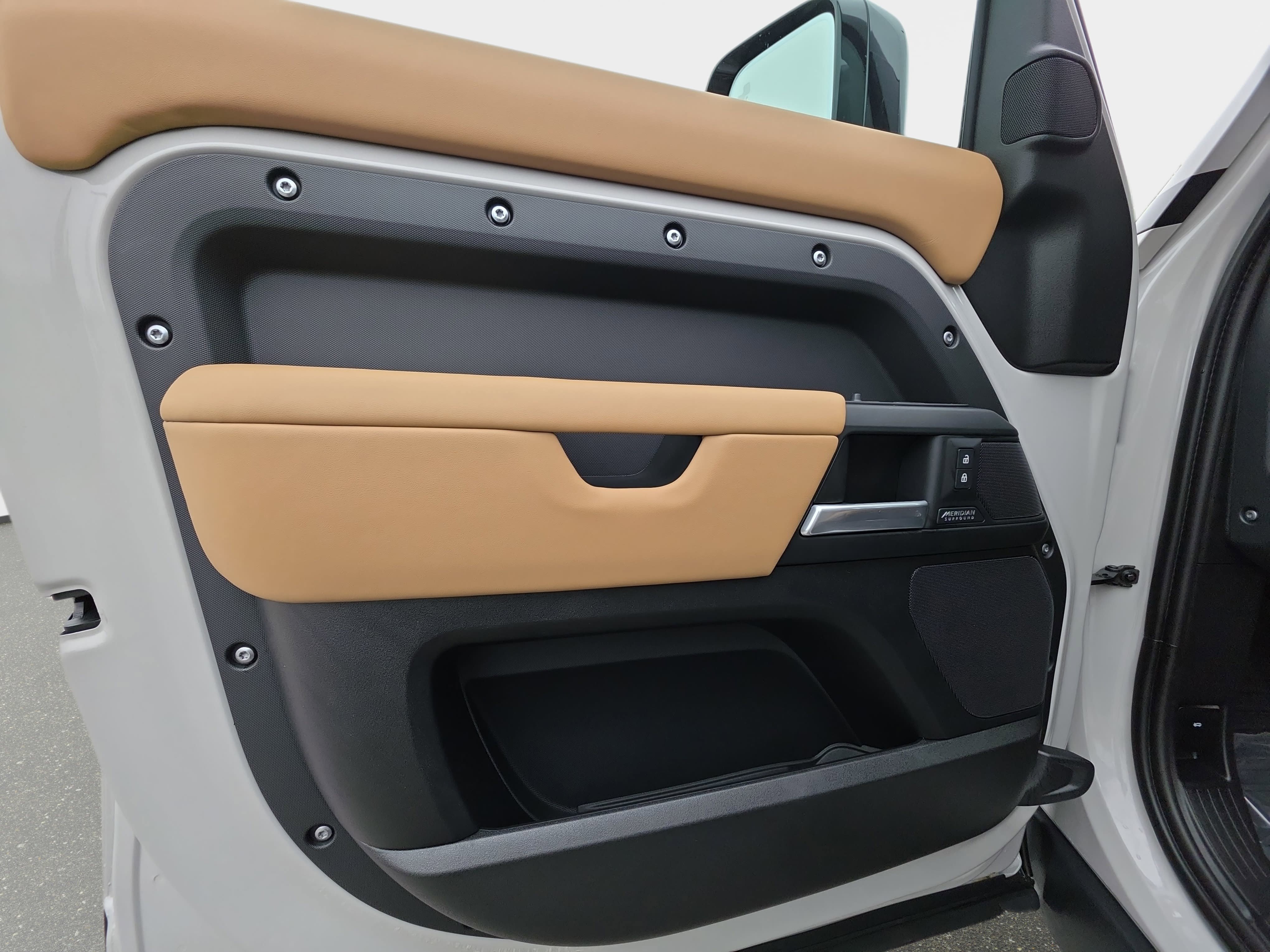 New 2026 Land Rover Defender 110 X-Dynamic SE AWD/4WD image 26