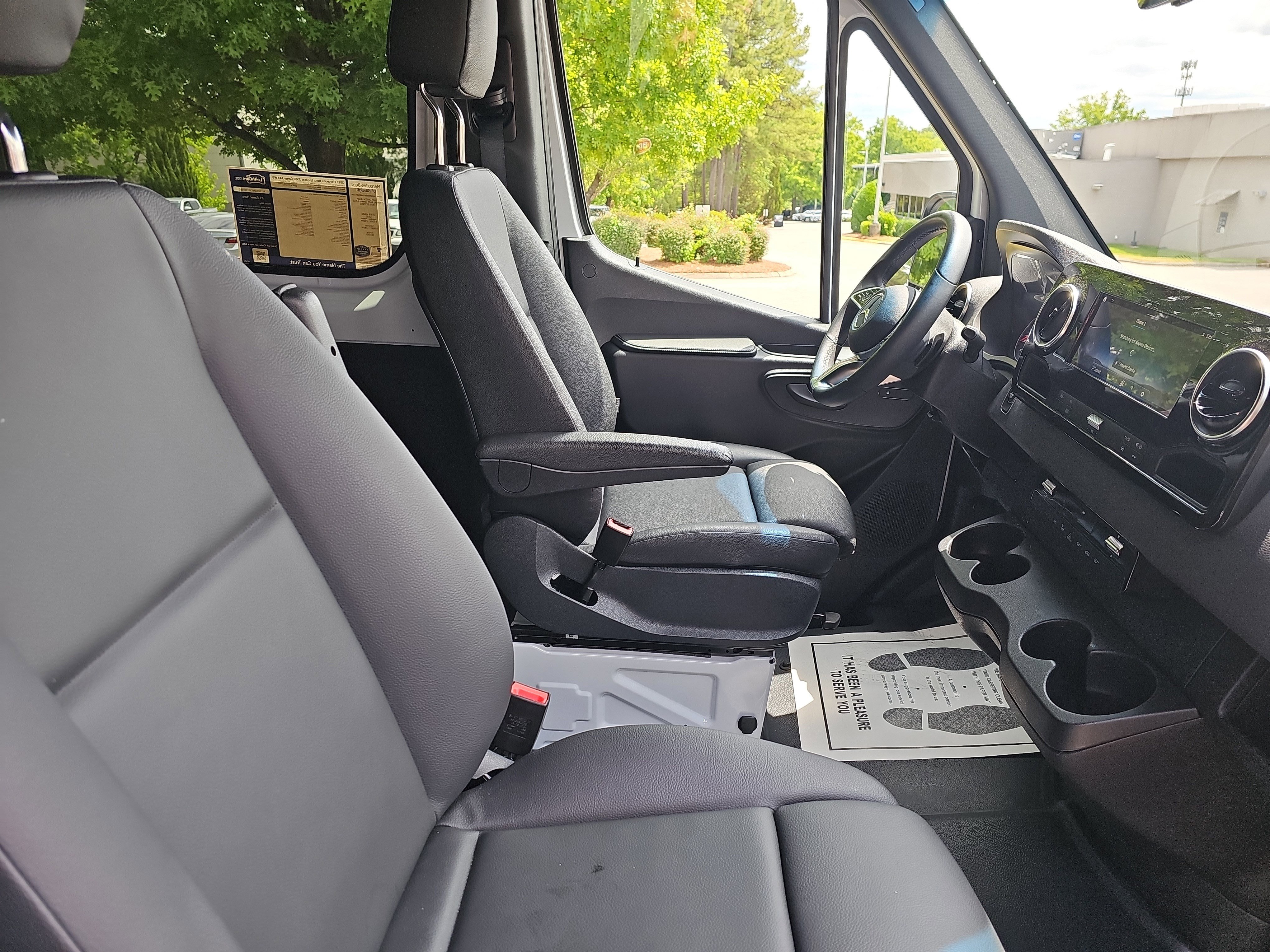 Used 2025 Mercedes-Benz Sprinter 2500 image 10