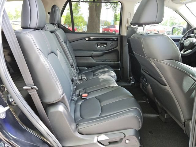 Certified 2025 Honda Pilot Touring image 14