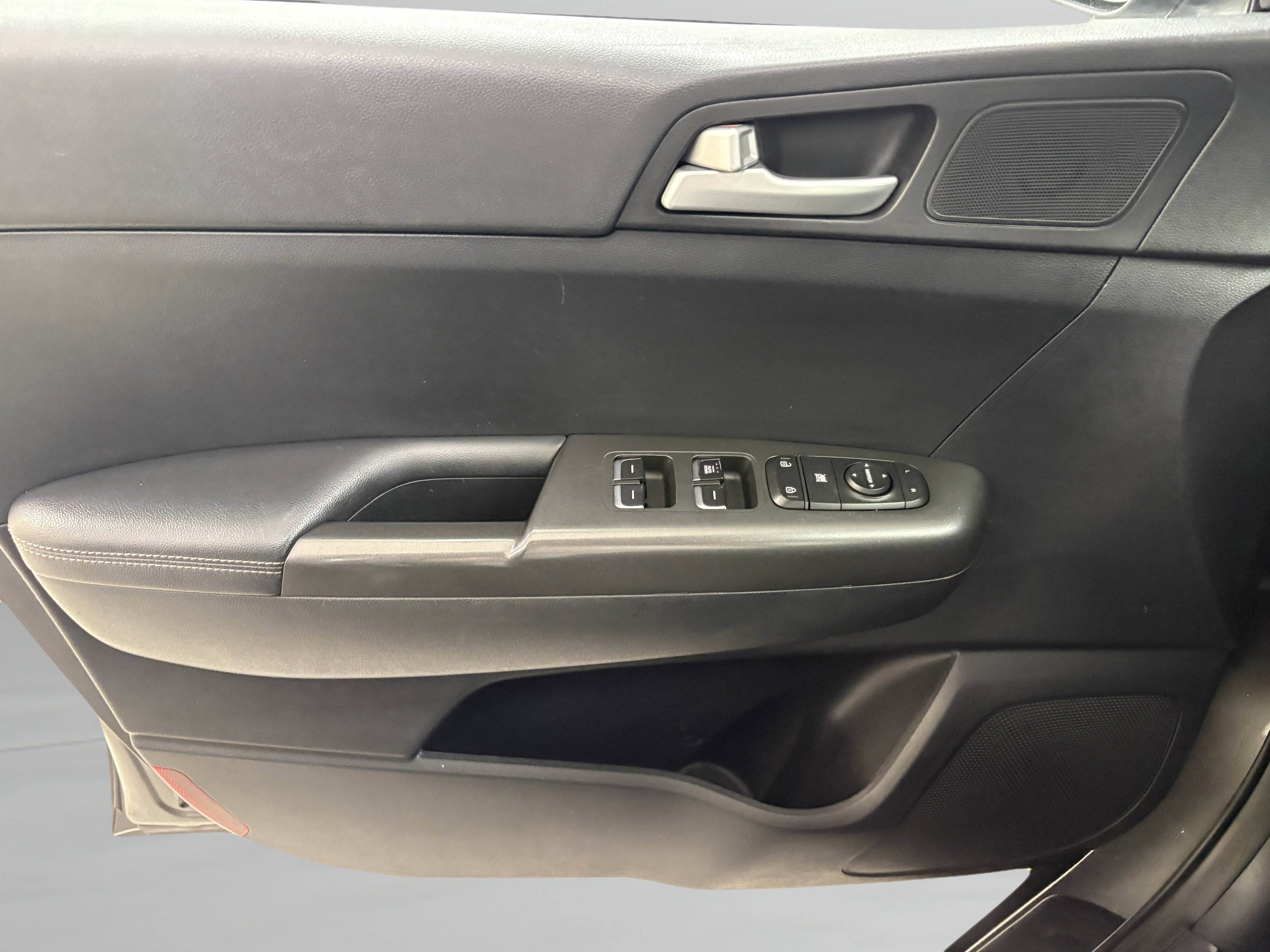 Used 2019 Kia Sportage LX FWD image 23